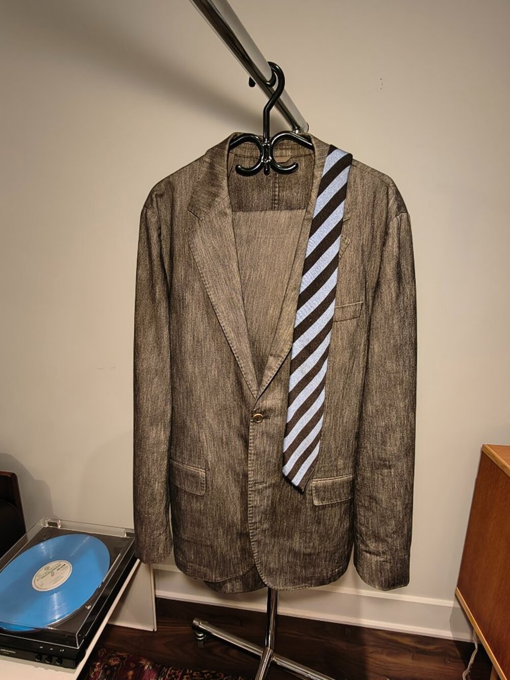Hugo Boss BOSS Textured Gray 2-Piece Suit 42L 37x36.5 + Striped Tie